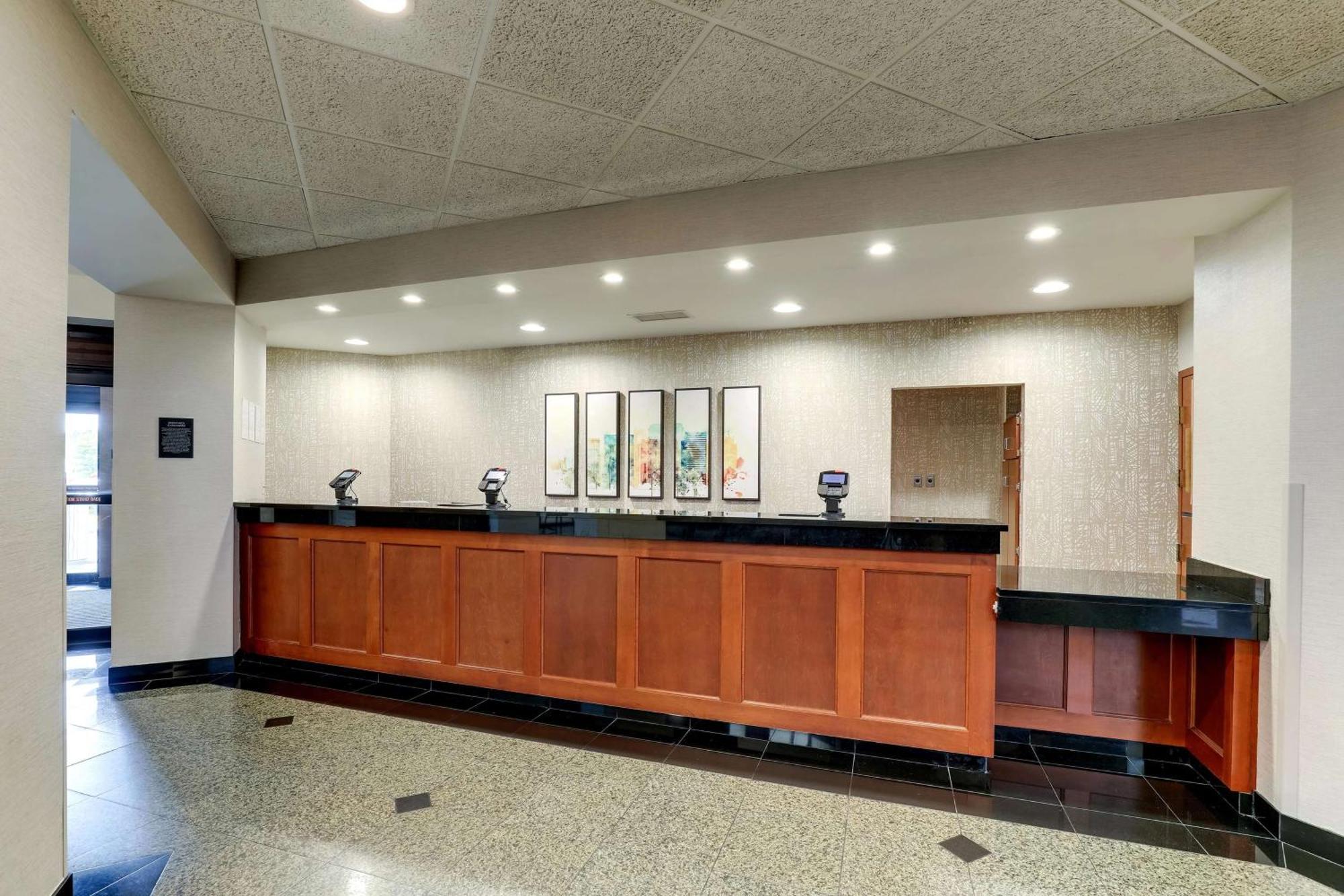 Drury Inn & Suites Birmingham Lakeshore Drive Exterior foto